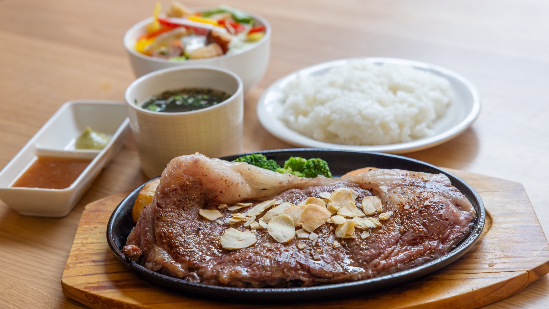 【平日割】【お食事は選択式】ステーキか常陸牛を使用したお食事より【1泊2食付】 