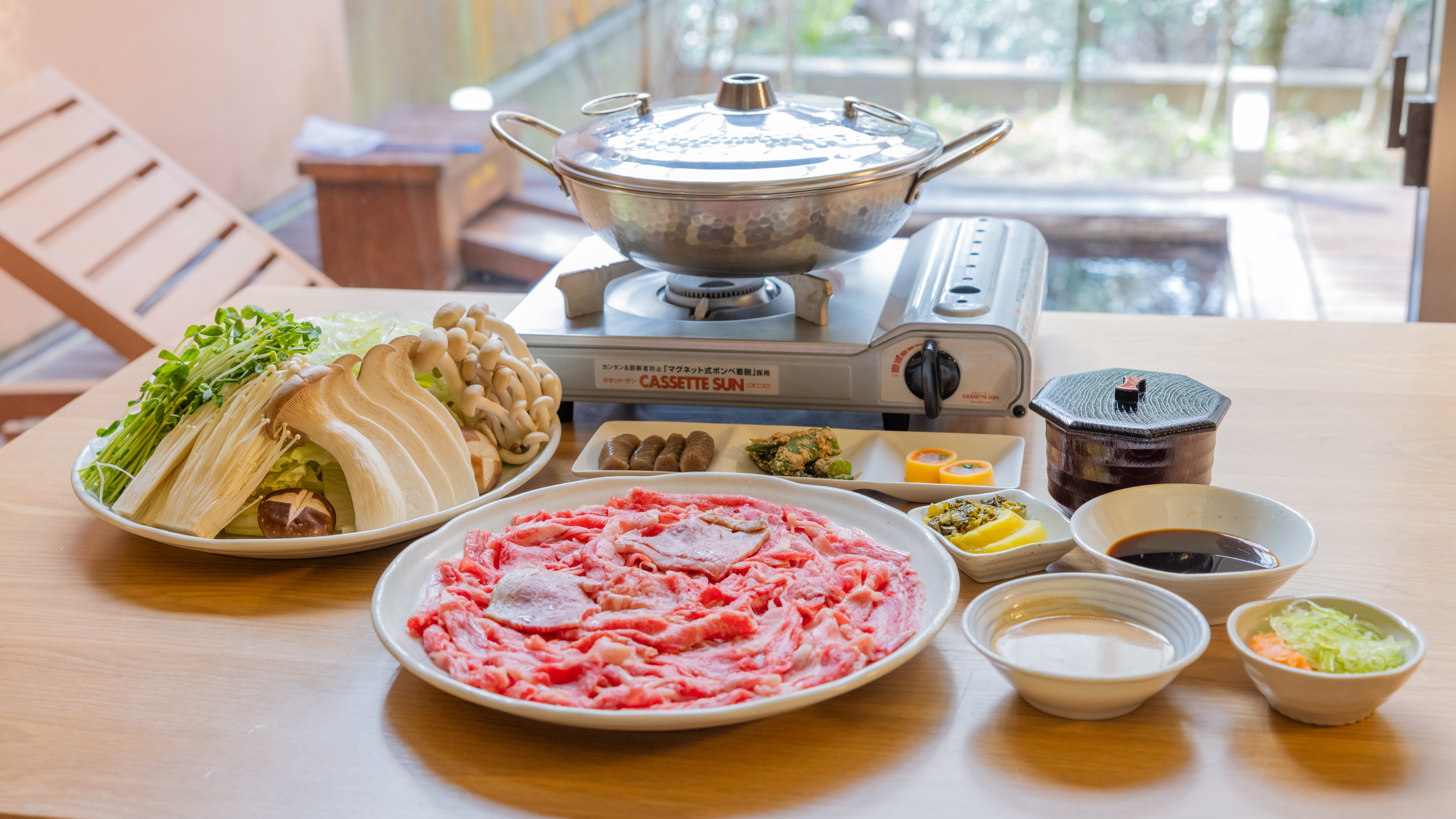 『霜降り常陸牛しゃぶしゃぶ』（料理一例）