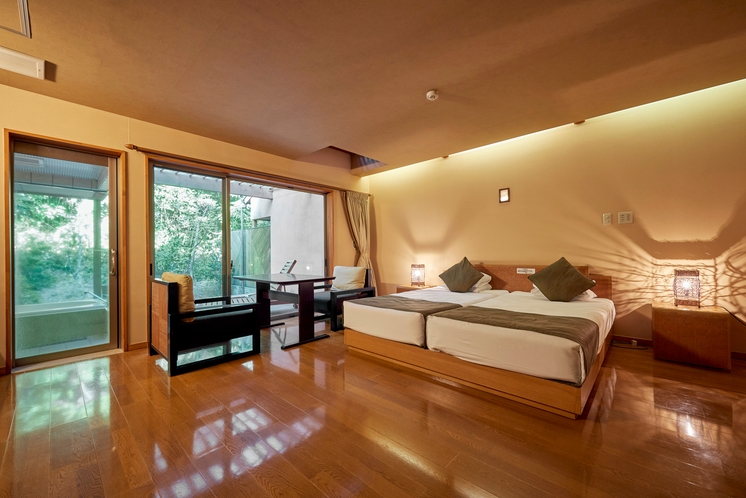 天井が高い客室、シモンズのベッドでゆったりと　＊写真は一例です。