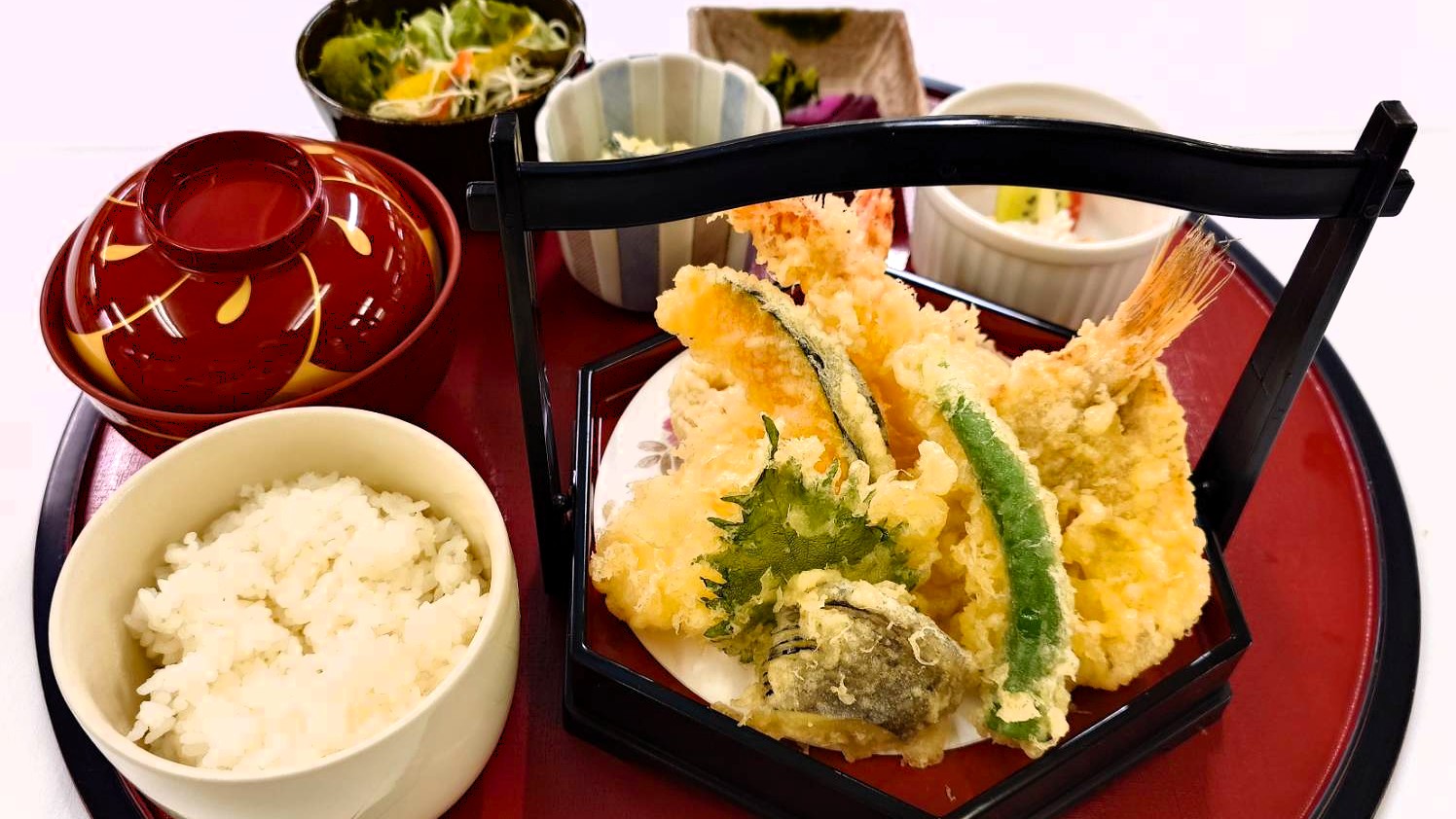 夕食・天ぷら定食（一例）