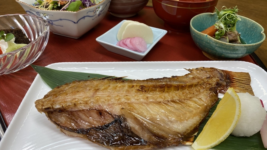 夕食　定食（一例）