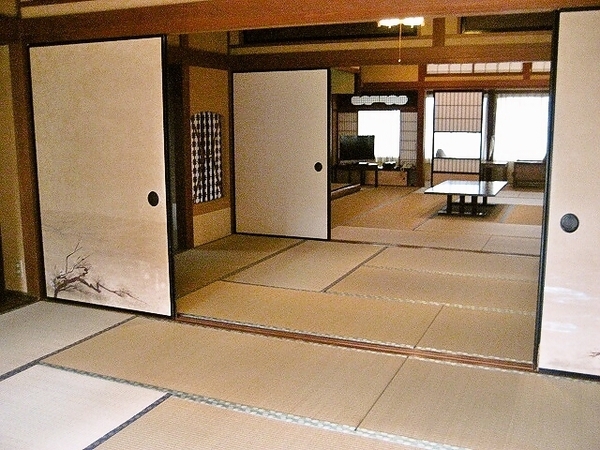 ６，歴史人ご宿泊の間，お部屋は５室の37畳＋広縁　贅沢な食材の数々、夜50朝20種のバイキングプラン