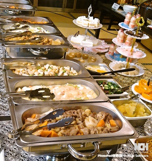 ６、歴史人ご宿泊の間，贅沢な食材の数々，お部屋は37畳＋広縁、夜５０種、朝２０種のバイキングプラン