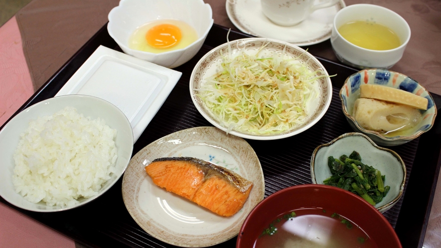 *【朝食】白飯・味噌汁・キャベツ等はお替り自由！