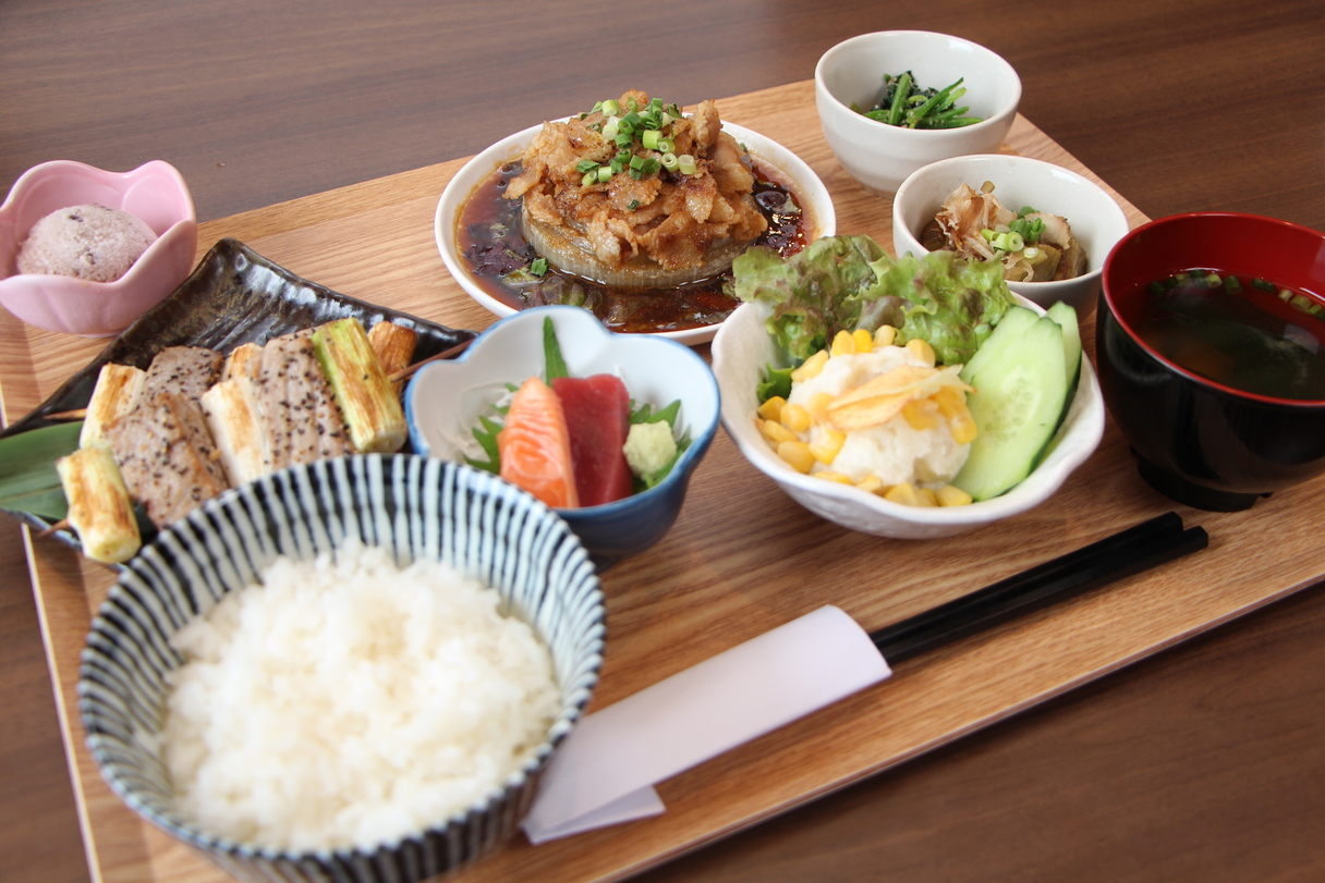 【一泊二食付】まぐろや夕食付プラン＜朝食無料・大浴場完備＞