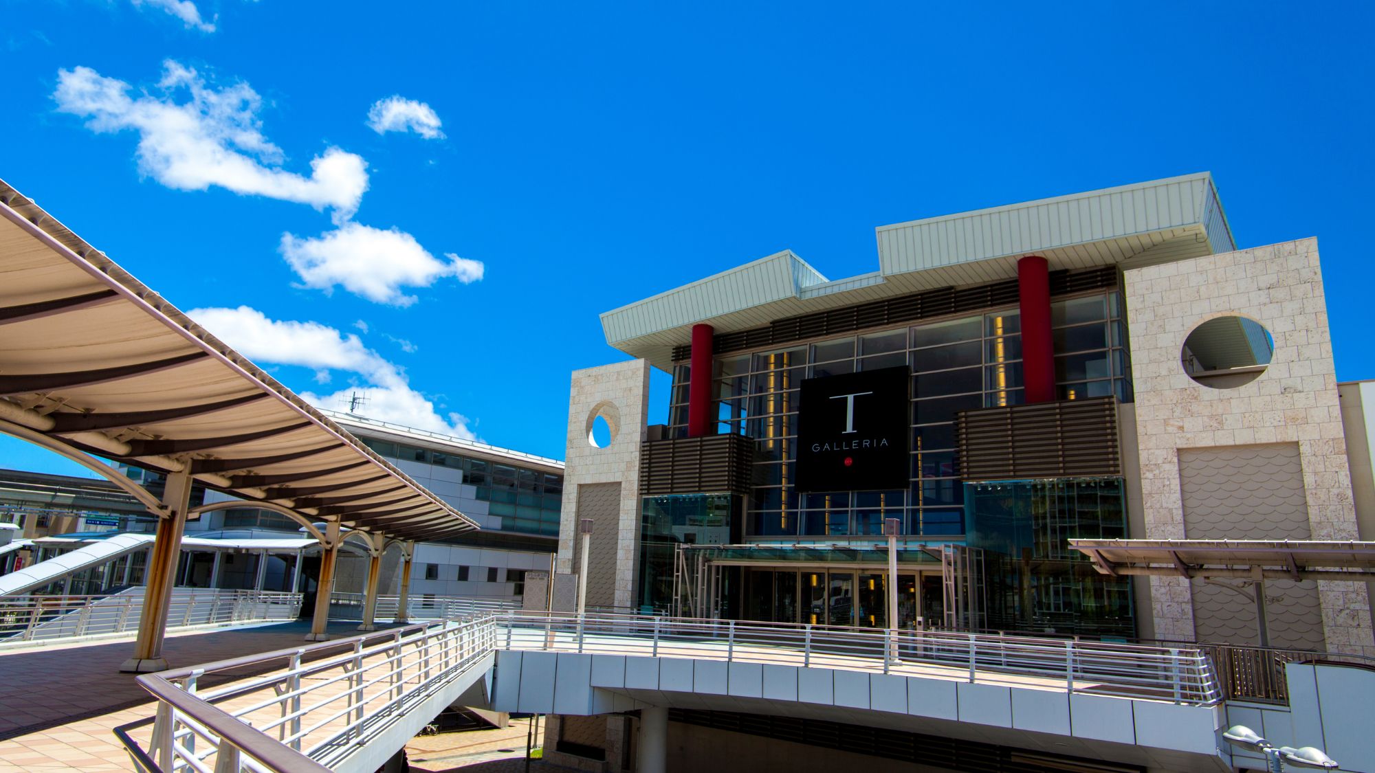 【DFSギャラリア沖縄】当館から車で約12分