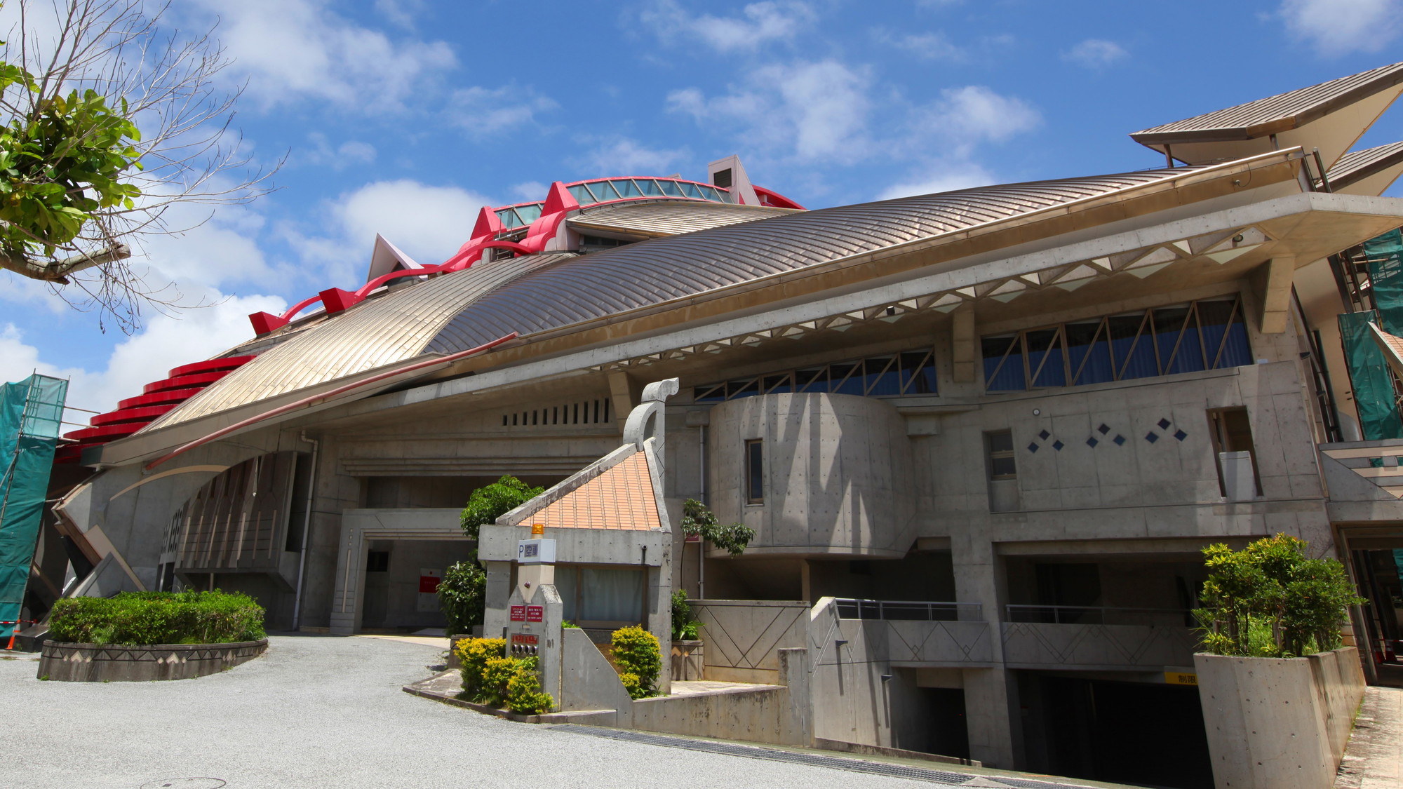 【沖縄県立武道館】