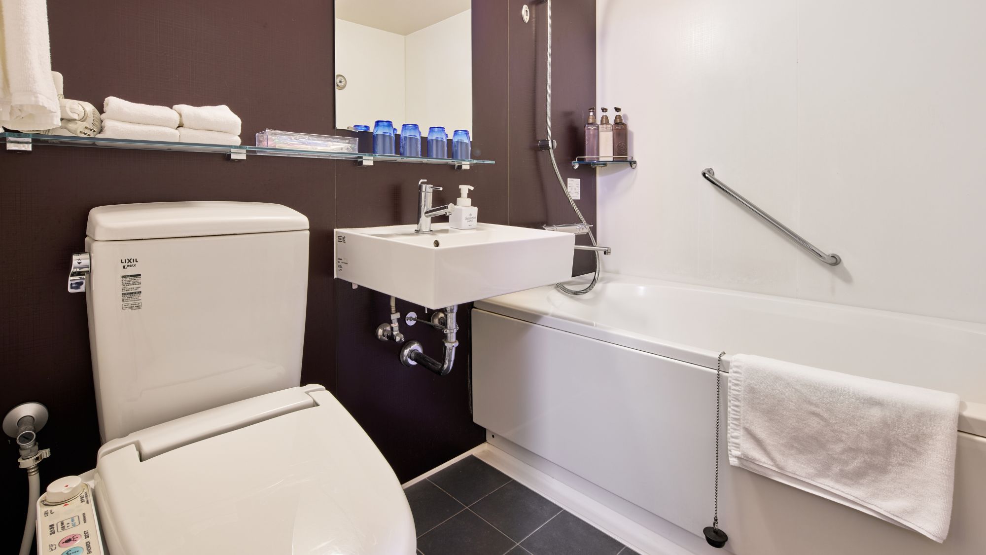 スーペリアツインルーム　トイレ・バスルーム（４名利用時）