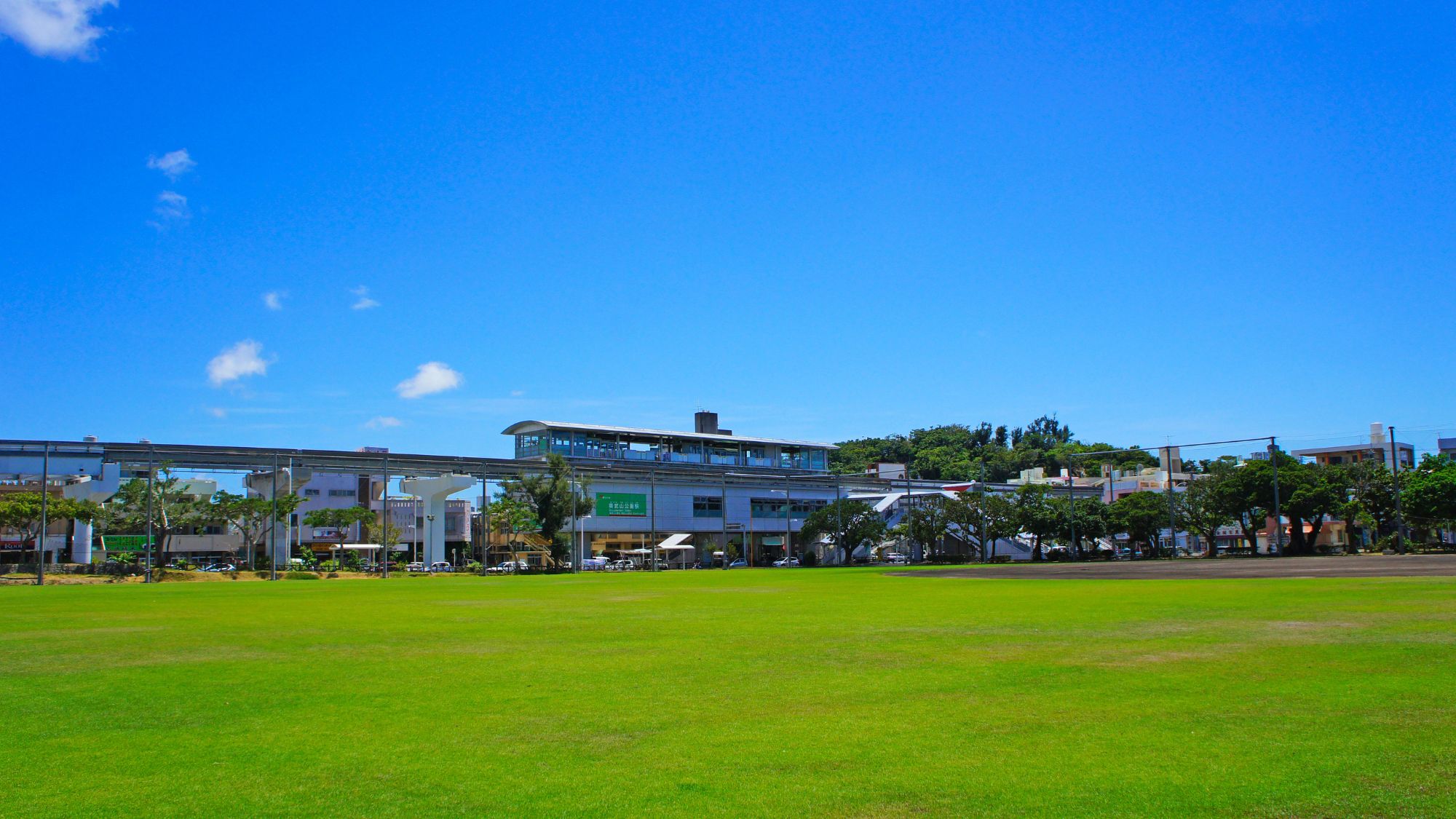 【奥武山公園】当館から徒歩約12分/車で約5分