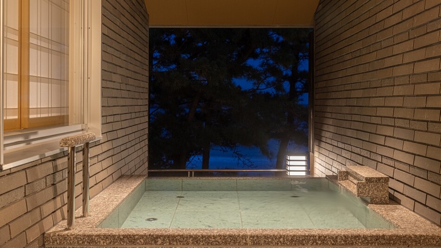 『然-shikari-』四角い石風呂でのんびりと