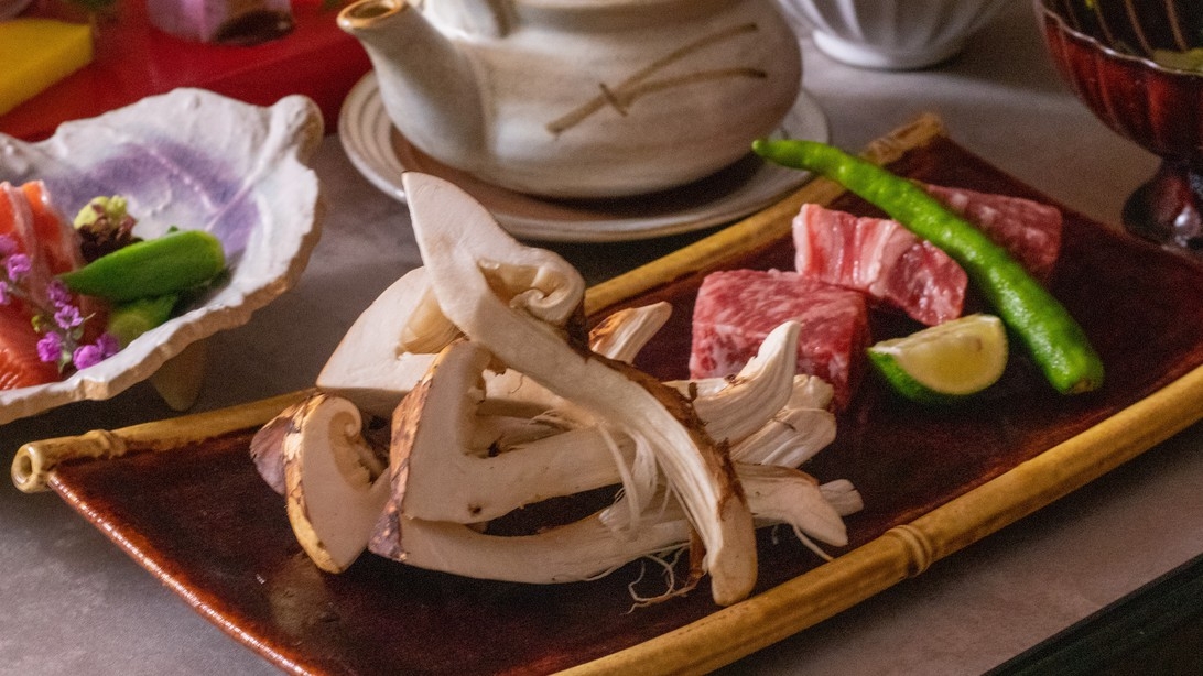 『あぁ〜松茸！』炭火焼・土瓶蒸しなど！秋味堪能グルメ旅♪源泉100％の“純生温泉”もあってもう最高♪