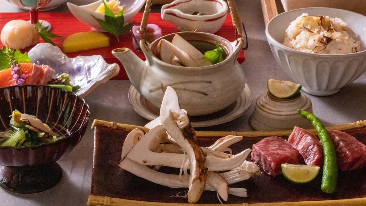 『あぁ〜松茸！』炭火焼・土瓶蒸しなど！秋味堪能グルメ旅♪源泉100％の“純生温泉”もあってもう最高♪