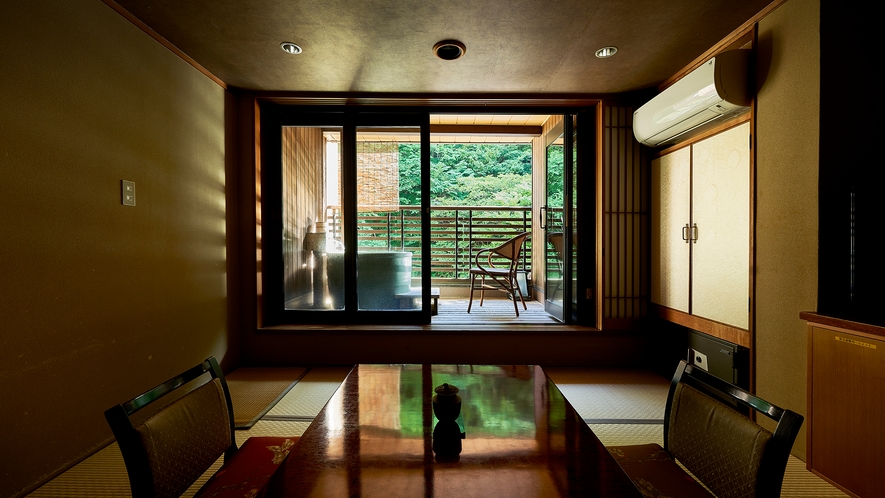「万作」「りんどう」客室には、テラスにプチ露天風呂が。源泉100％四万温泉がお部屋で楽しめます。