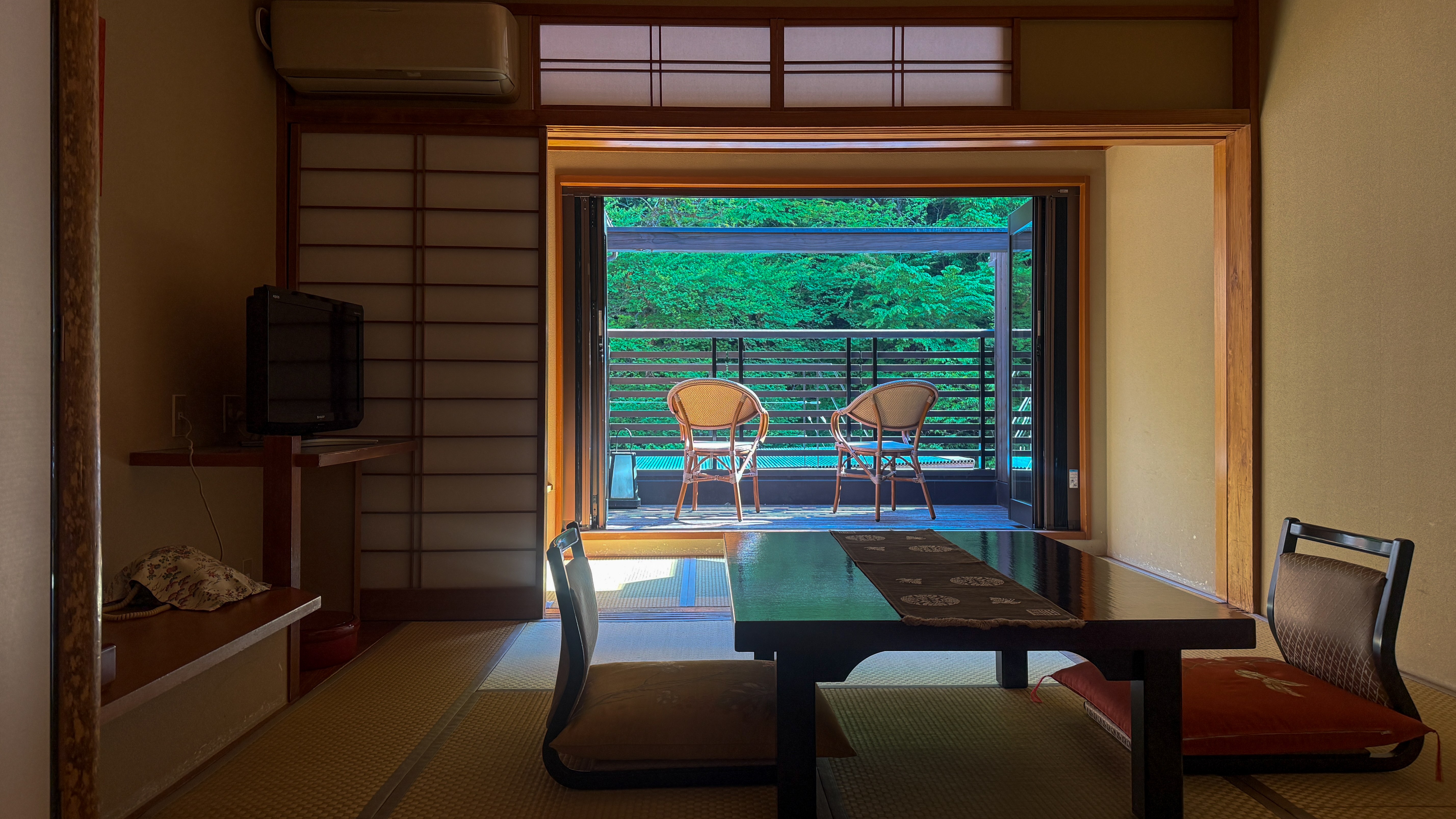 渓流側 和風８畳＋展望テラス付き　「おだまき」