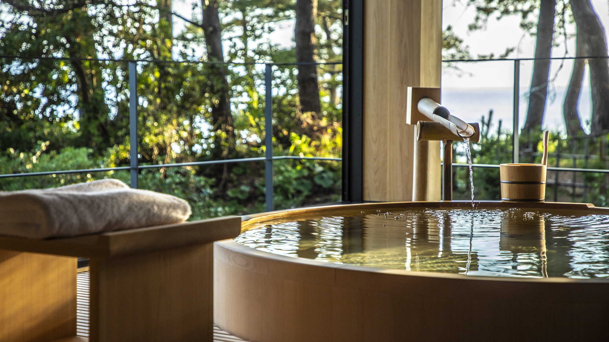 孤島の隠れ家「城島別邸-火宿ル-」