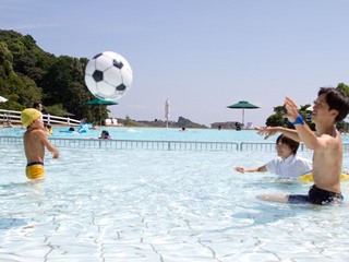 夏季限定の屋外プール