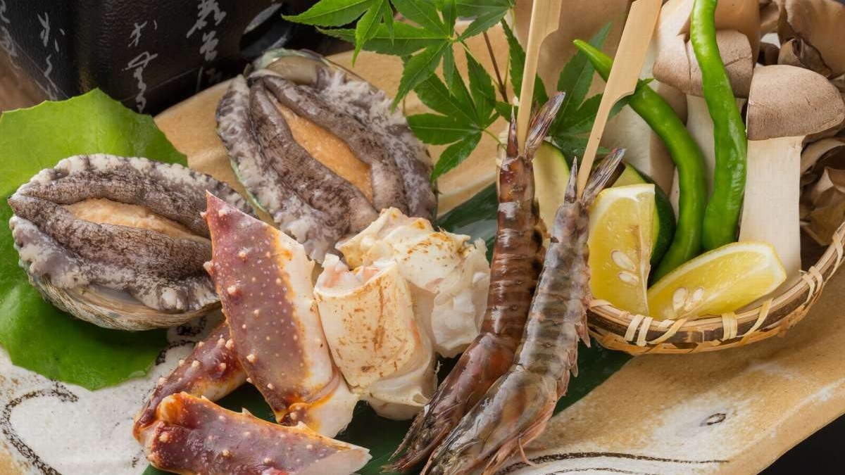 【+αの贅沢】伊勢海老姿造り×栄螺・鮑・車海老の炭火焼きの会席