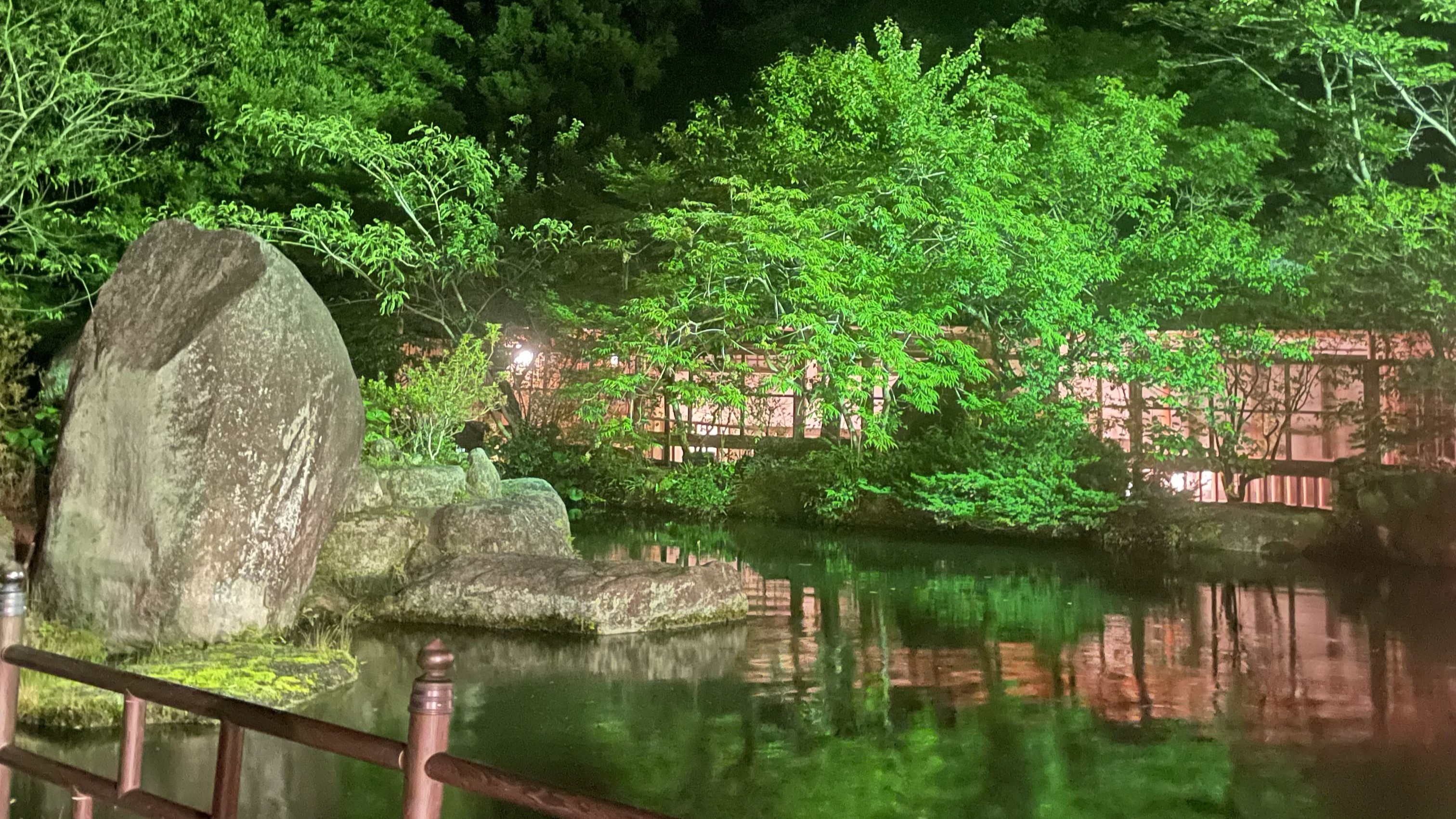 【中庭】夜