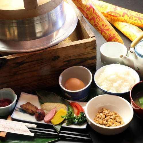 【朝食一例】羽釜で炊くつやつやピカピカ「サーファー米」は旨いですよ！