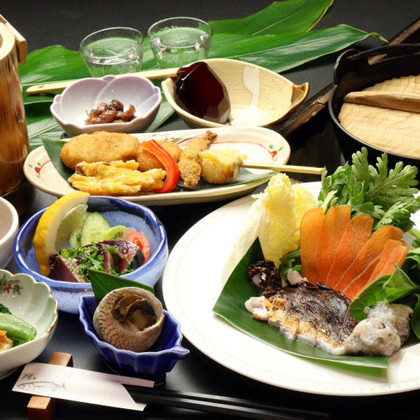 【うつぼ(キガタ)鍋】種子島近海で獲れるうつぼを使ったコラーゲンたっぷりキダカ鍋料理のコース一例