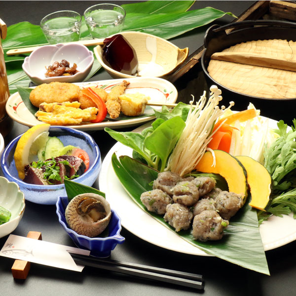 【トッピーつみれ鍋】トビウオを使った人気の『トッピーつみれ鍋』のコース一例