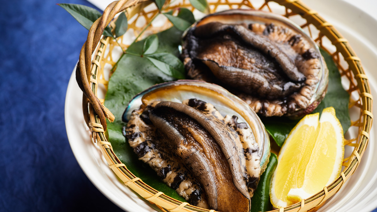 【日帰り昼食】活イカ活け造り&活アワビの踊り焼きプラン　〜香住のいきいき豪華食材をご堪能〜