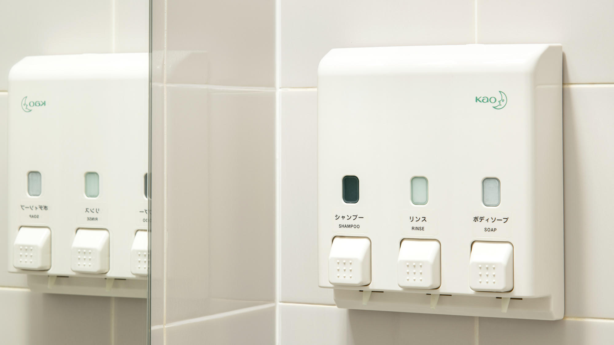 *【お風呂一例】お部屋のバスルームは壁付けのディスペンサーを設置しております。