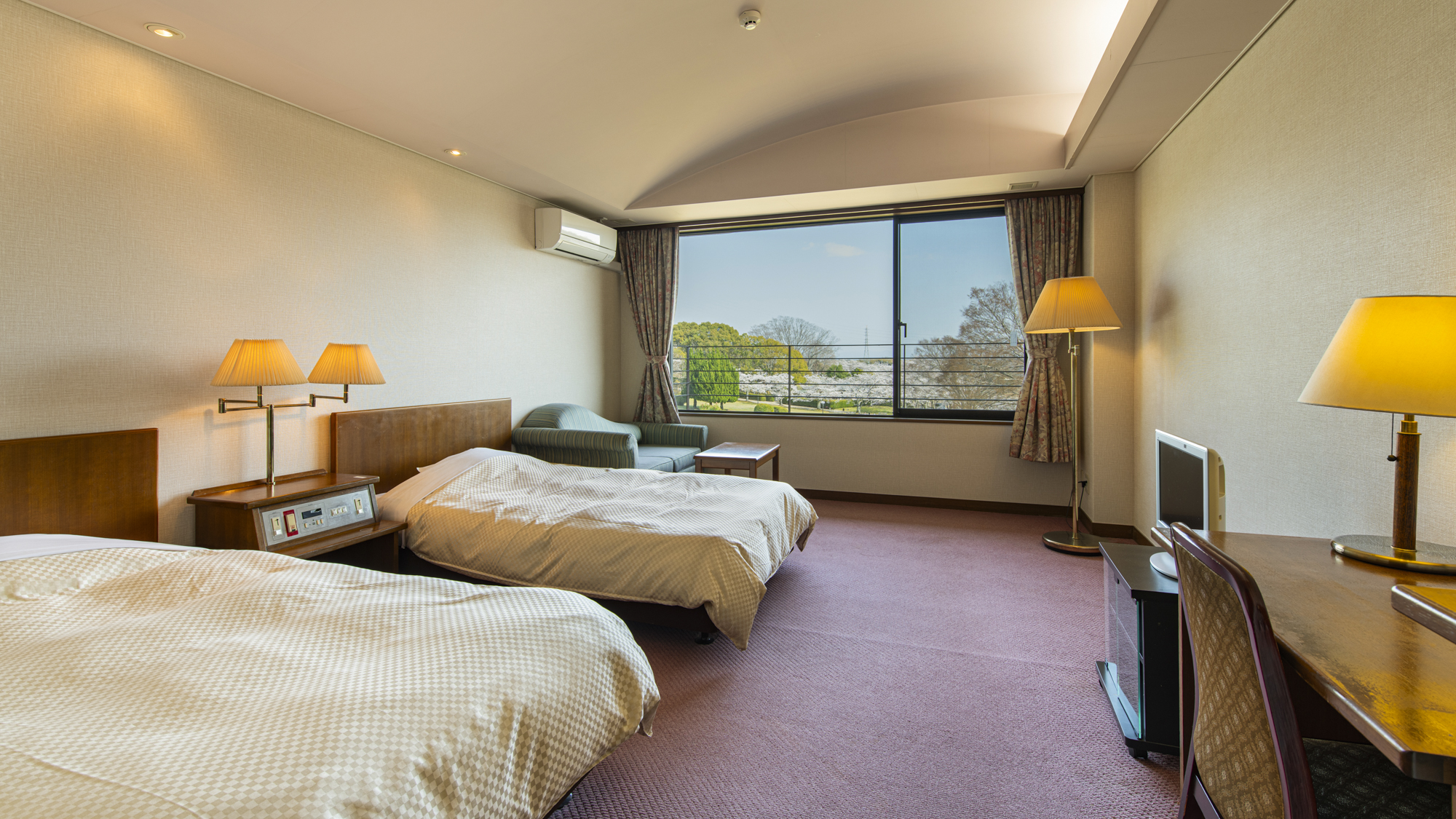 *【洋室一例】布団よりベッドで寝たいという方に。お部屋は全室バス・温水洗浄トイレ完備です。