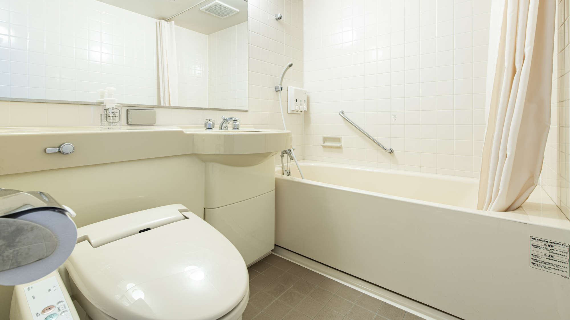 *【和室一例】バストイレはユニットバスです。