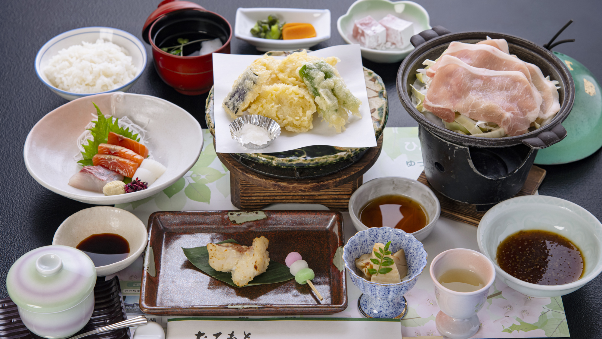 *【旬菜ベーシック(ミニ会席)一例】基本の会席。量は控えめですが、四季の味覚をご堪能いただけます。