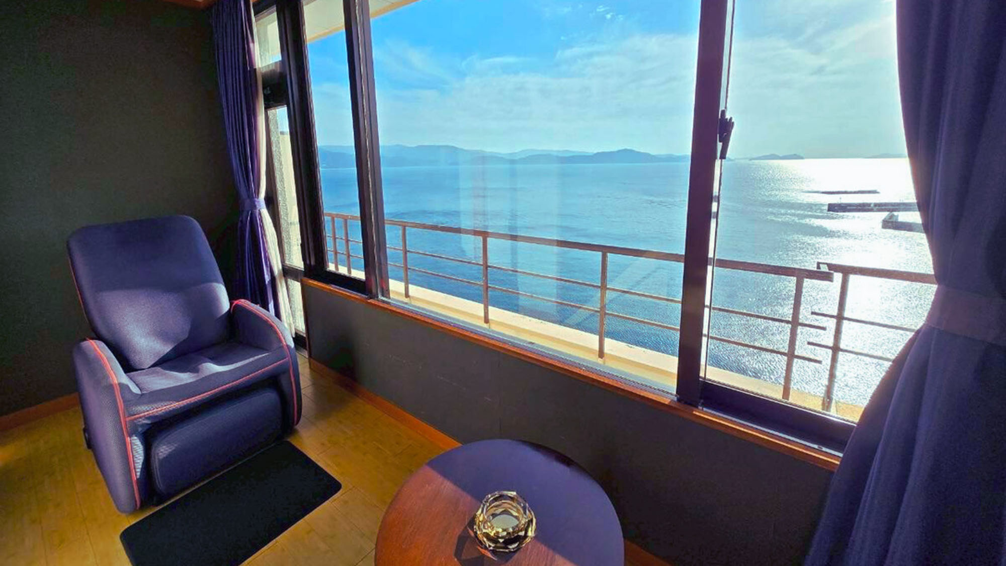 【最上階MANPA倶楽部-DX和室】最上階ならではの客室からの風景美をお楽しみ下さい。