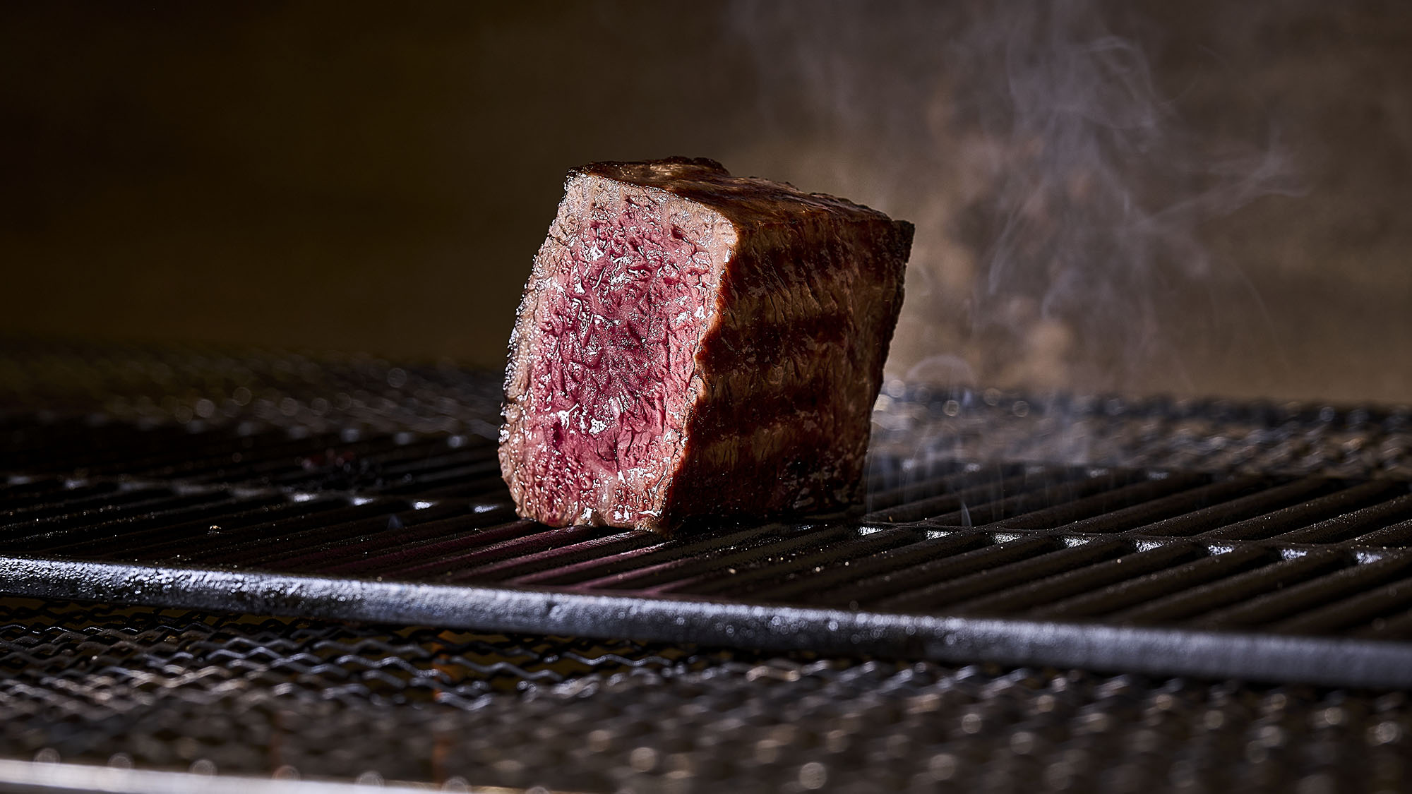 【スタンダードコース】メイン料理には熊野牛の希少部位を＜薪焼き＞でお楽しみ下さい。