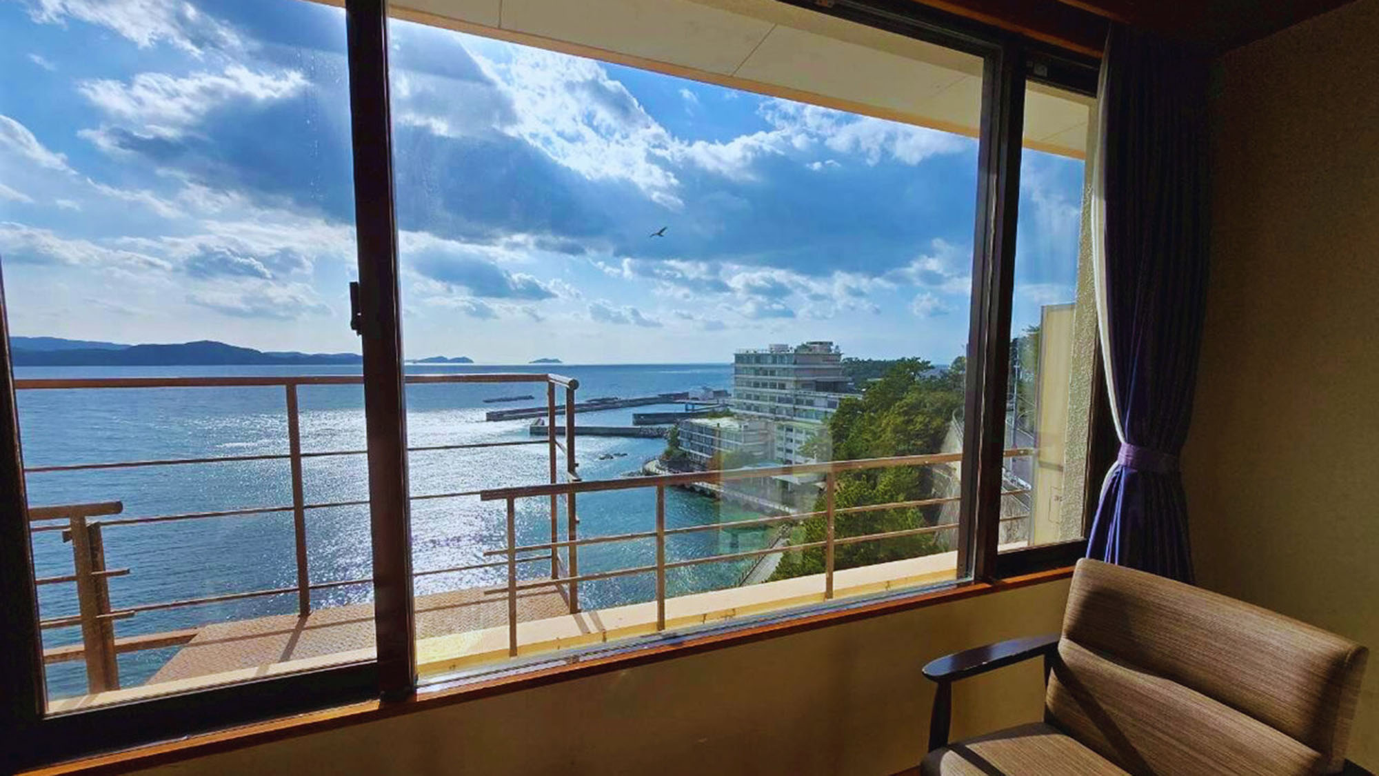 【最上階MANPA倶楽部-DX和洋室】最上階ならではの客室からの風景美をお楽しみ下さい。