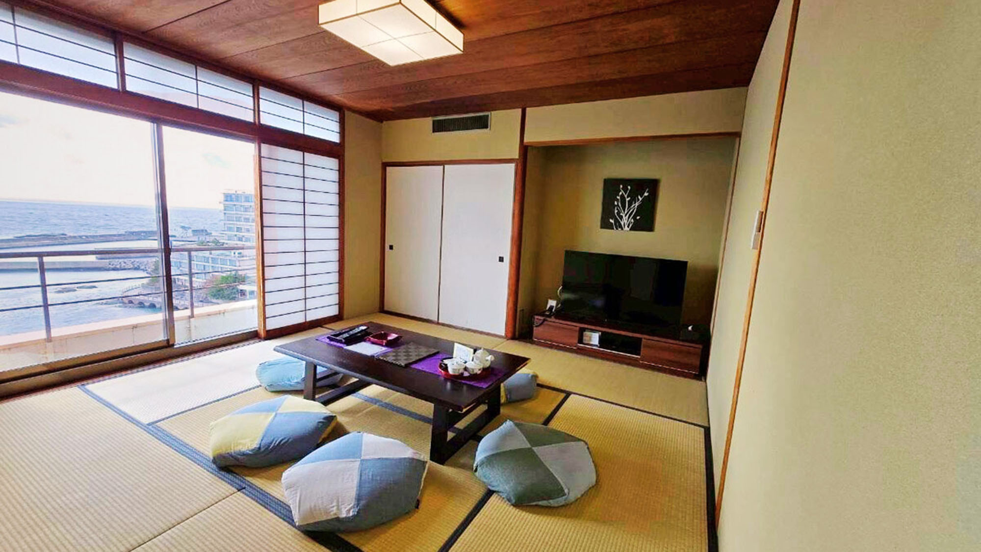 ［通常客室］＜8帖+ツイン＞和室スペースイメージ