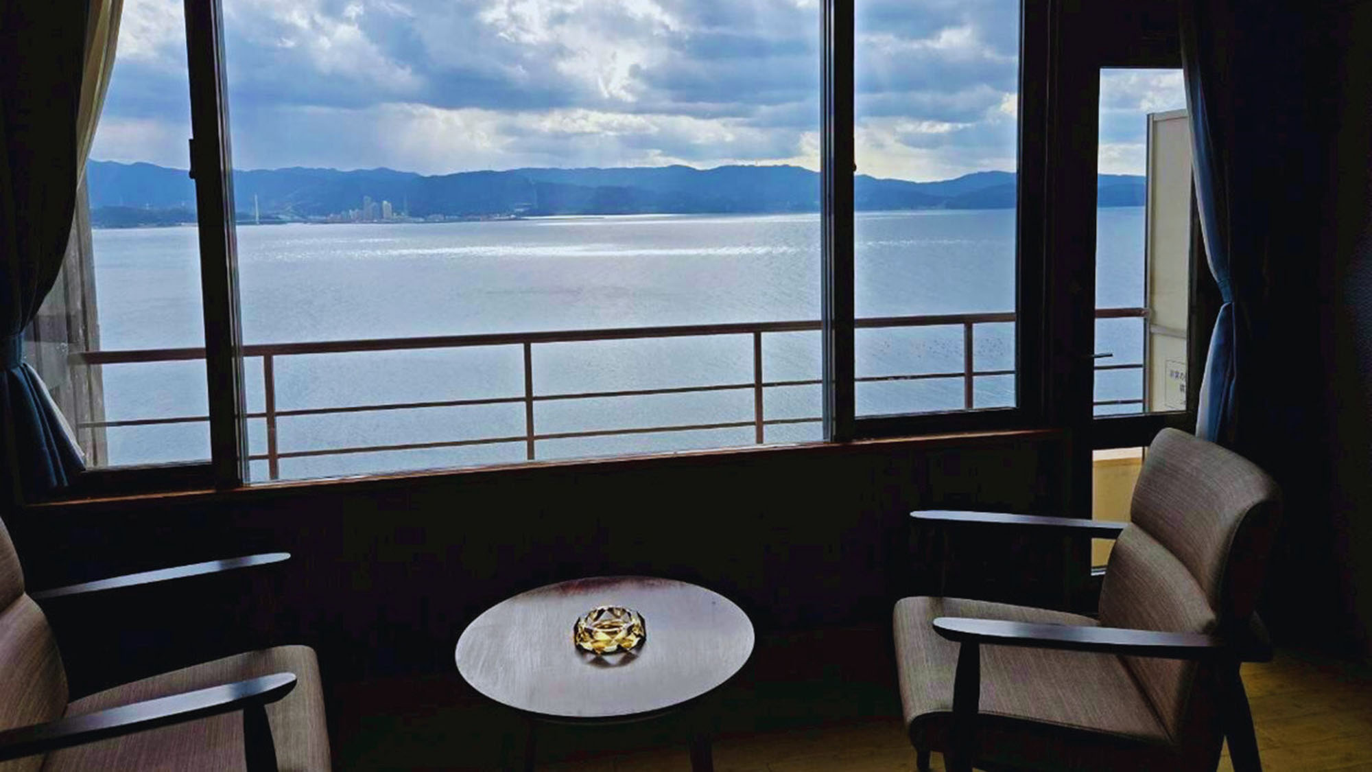 【最上階MANPA倶楽部-和室】最上階ならではの客室からの風景美をお楽しみ下さい。