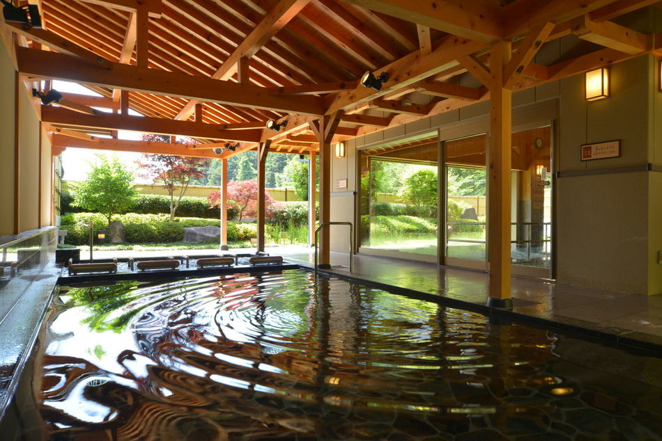 Large communal bath, open-air bath
