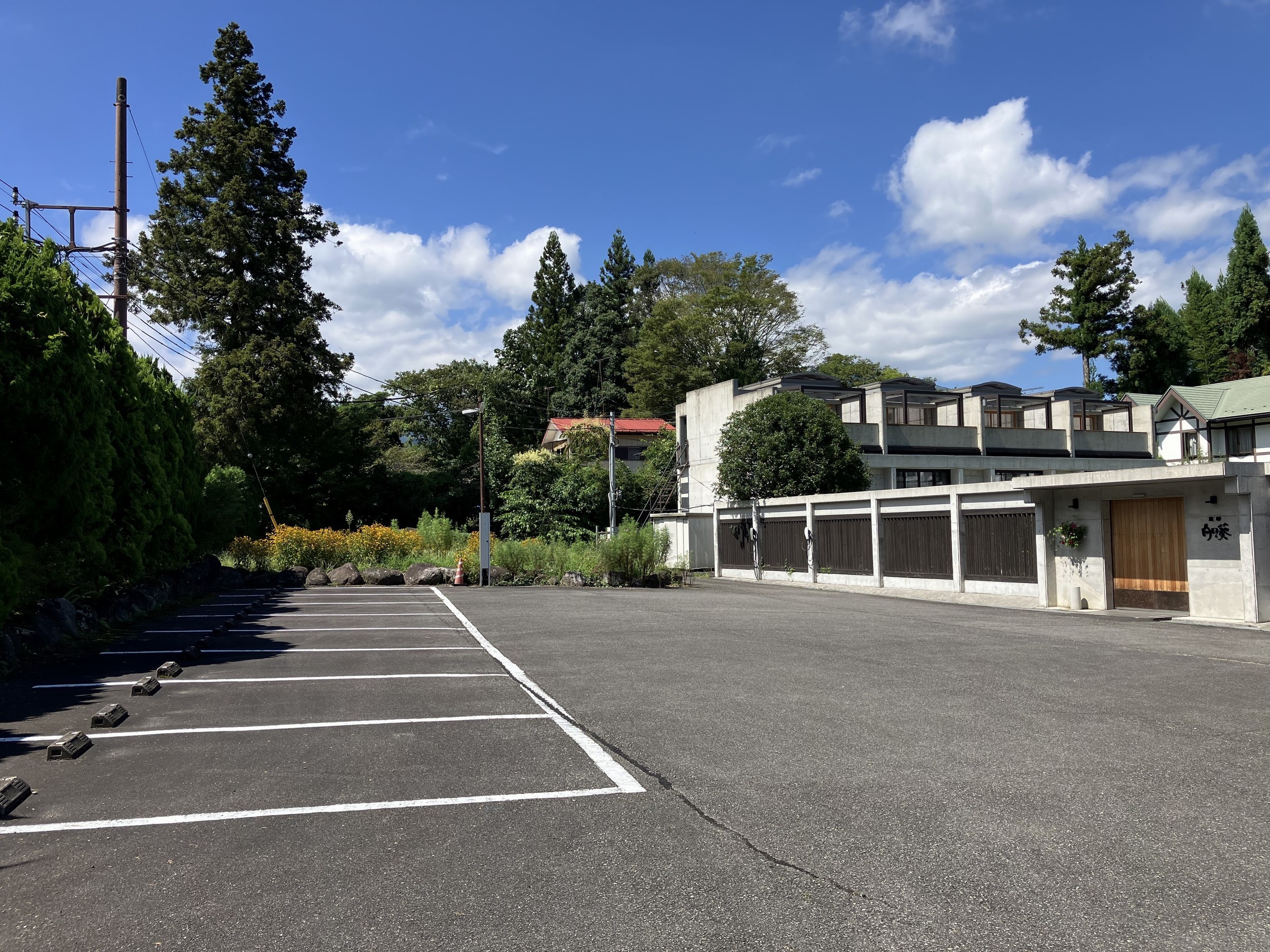 ホテル駐車場（無料）