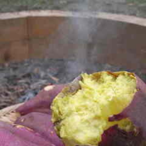 落ち葉で焼き芋