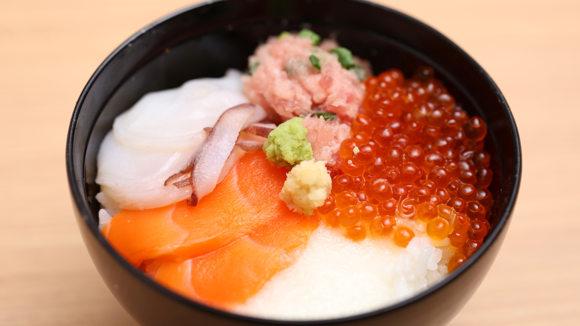 ご当地逸品「海鮮丼」（イメージ）