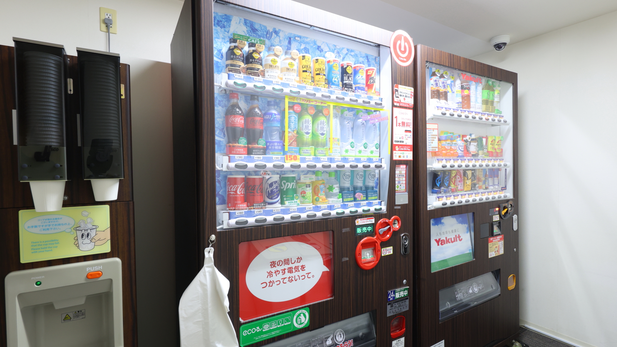 自動販売機、製氷機　3階、6階、10階にございます