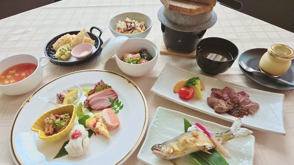 【楽天トラベルサマーSALE】【1番人気】リラクシアの森満喫プラン♪夕食は和洋折衷創作料理（2食付）