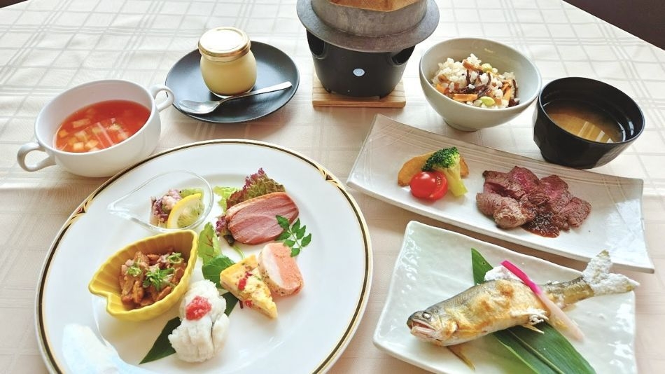 【夏休み・お日にち限定！】子ども3大特典付♪大人も大満足！夕食は和洋折衷創作料理7品(2食付）