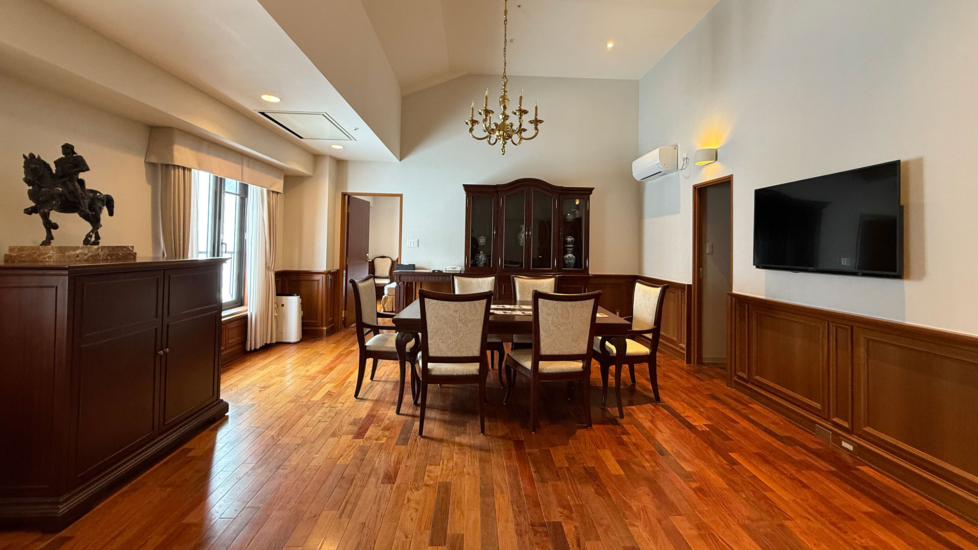 【クラシカルスイート】特別な日にふさわしいお部屋です。