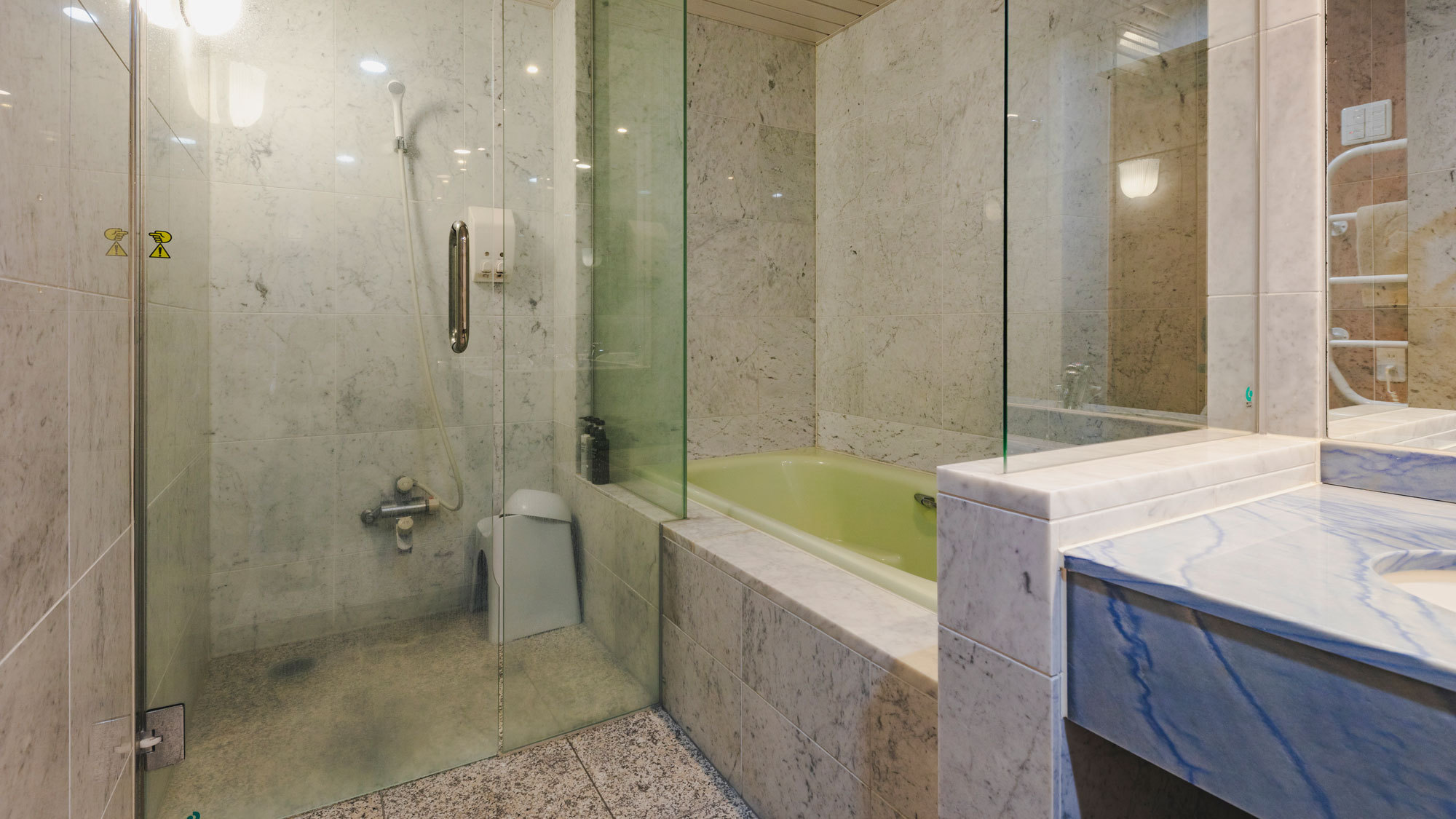 【クラシカルスイート】大理石を使用した浴室