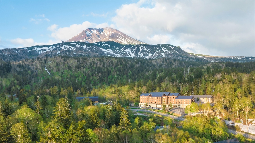 【白い春！山麓スペシャル】旭岳山開き前｜特別価格18000円／1日10室限定（4/21~6/17）