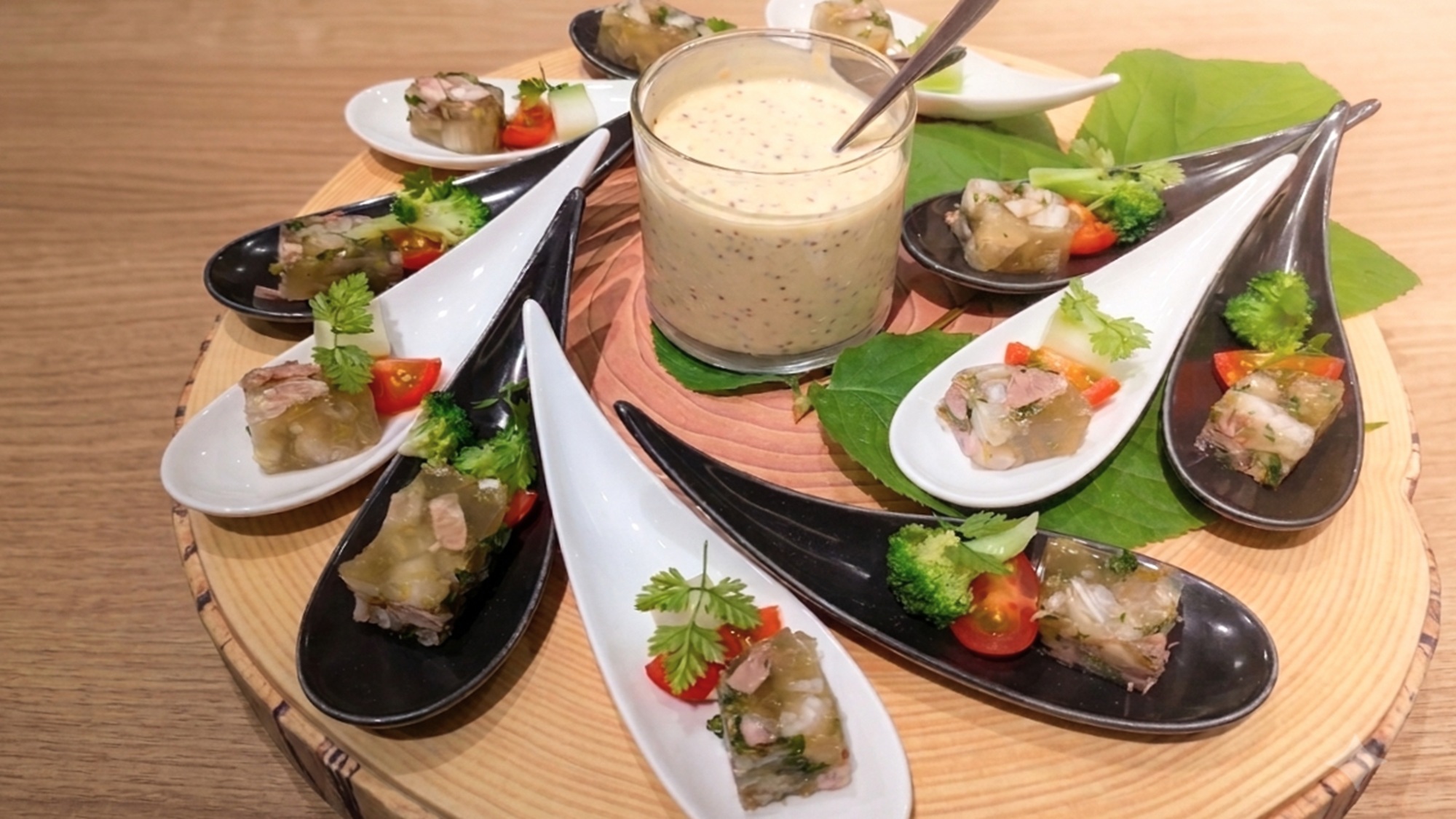 《ご夕食メイン／海の幸》旬の地産にこだわる一皿〜魚介の鉄板焼 料理長特製ソース〜