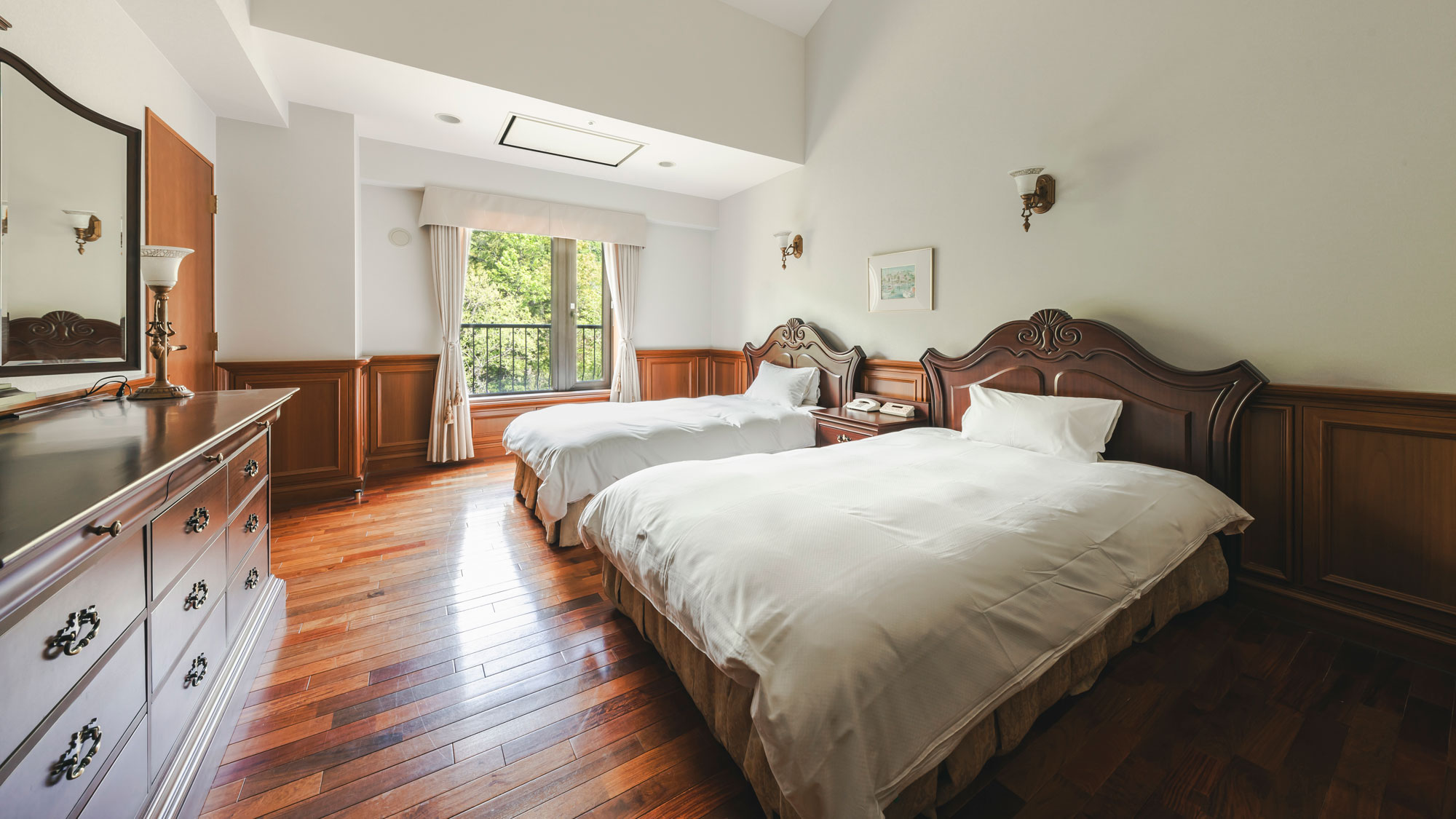 【クラシカルスイート】ダイニングと寝室が分かれたゆとりのレイアウト