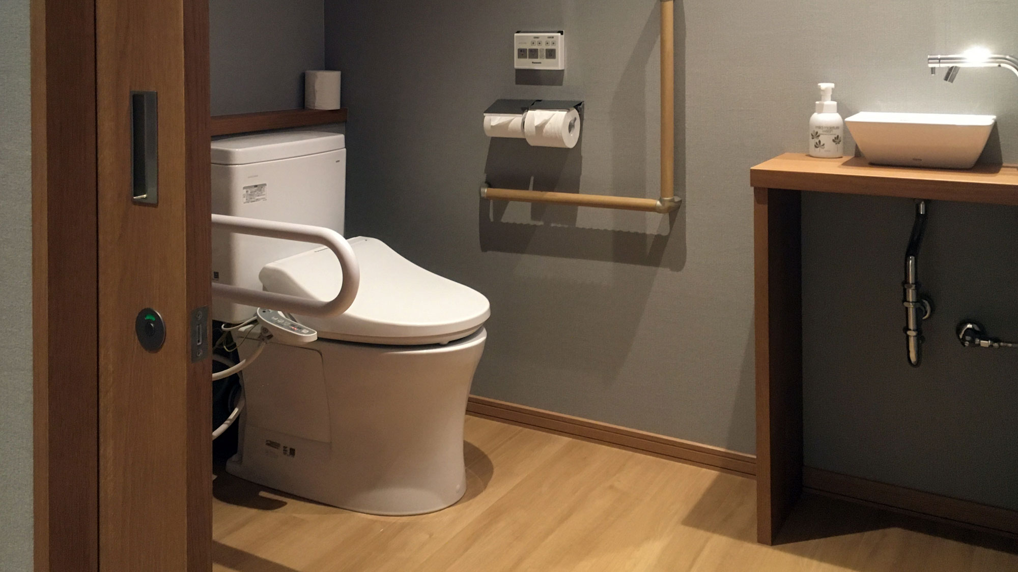 【ユニバーサルタイプ】手すりの付いたトイレなど、安心・快適にお過ごしいただけるよう設計しております