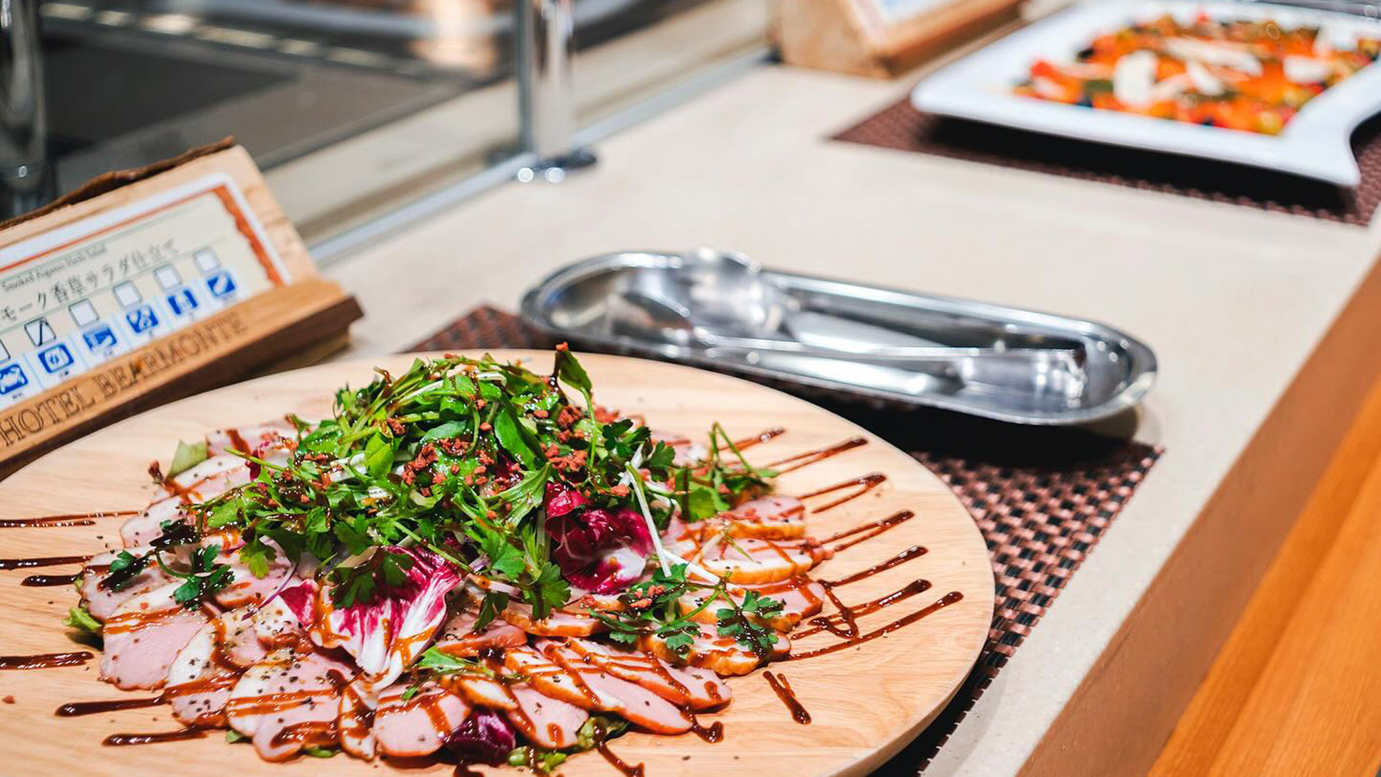 【夕食ビュッフェ一例】北海道の旬の素材と手作りにこだわり続けています。