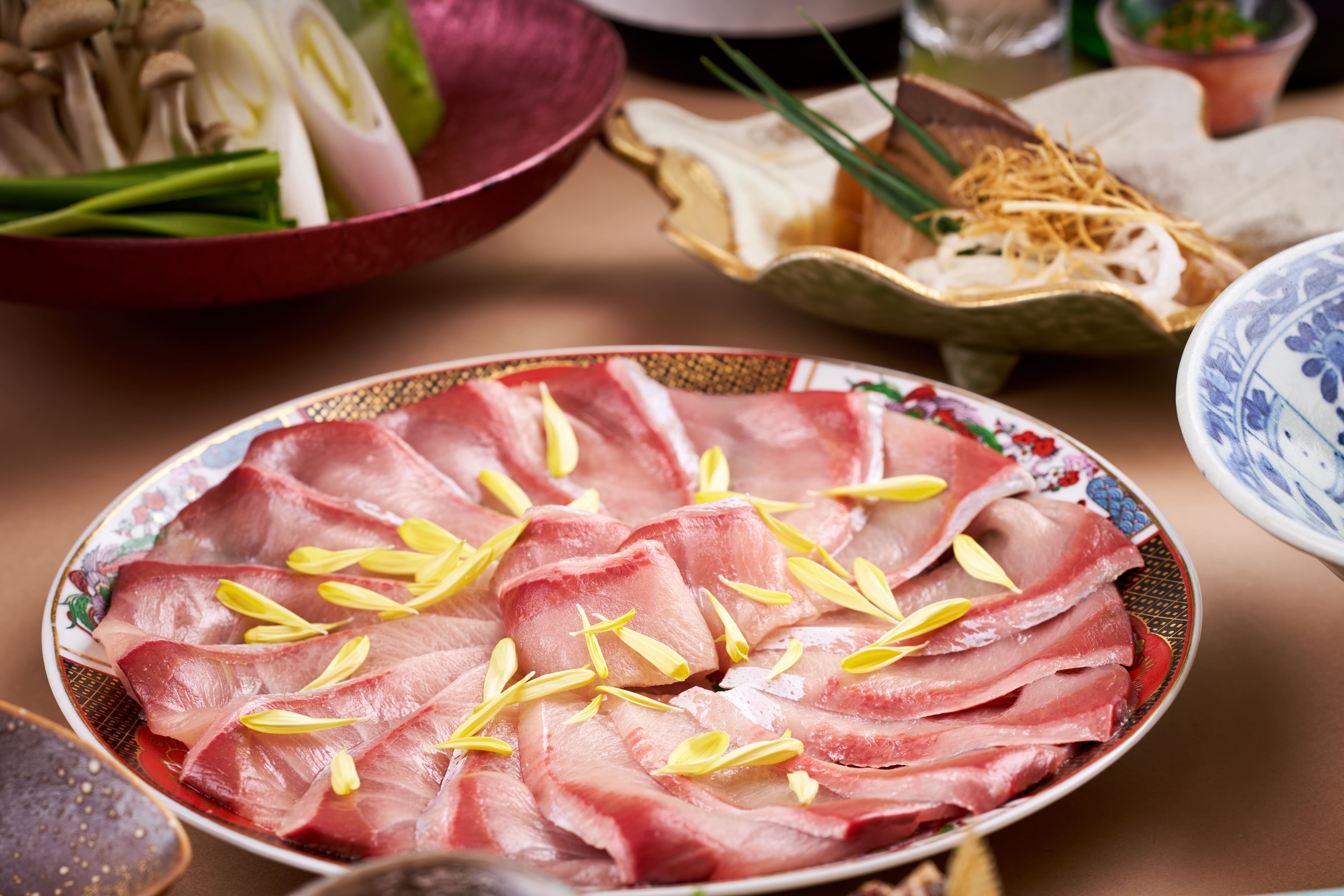 【冬の贅沢】旬の鰤しゃぶ会席で白子・鮑・朝獲れ烏賊など函館の味覚を堪能（1泊2食付き）